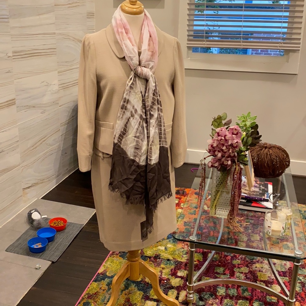 Beautiful Banana Republic khaki suit material and it has POCKETS!!